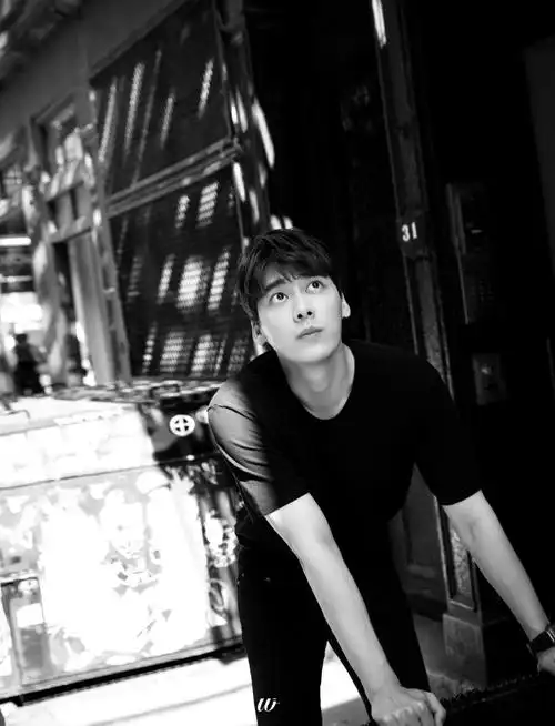 李易峰街拍part5 逛逛街 逛逛书店 喝杯咖啡 惬意的生活2017纽约首鞍