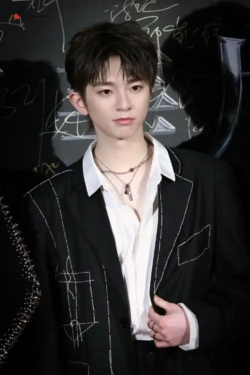 ixform全能忙内刘冠佑