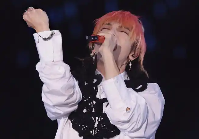 华晨宇超话part2下颌线,喉结,手腕,手指,还有小拳头#2023华晨宇火星