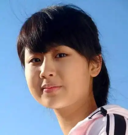 杨紫10年前旧照曝光!网友:大圆脸,单眼皮,确实比现在丑!