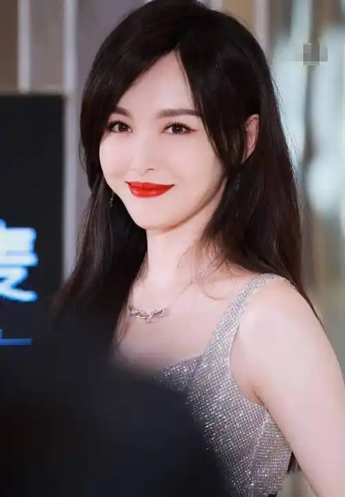 39岁唐嫣终于高调亮相!