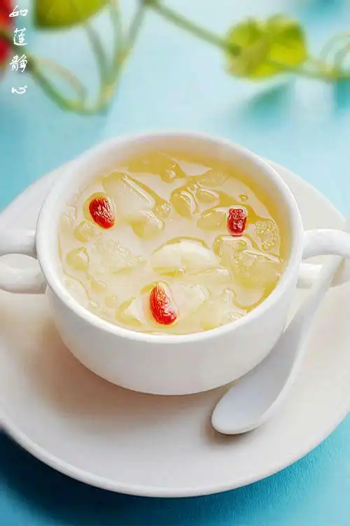 【银耳百合雪梨羹】美容养颜又润肺
