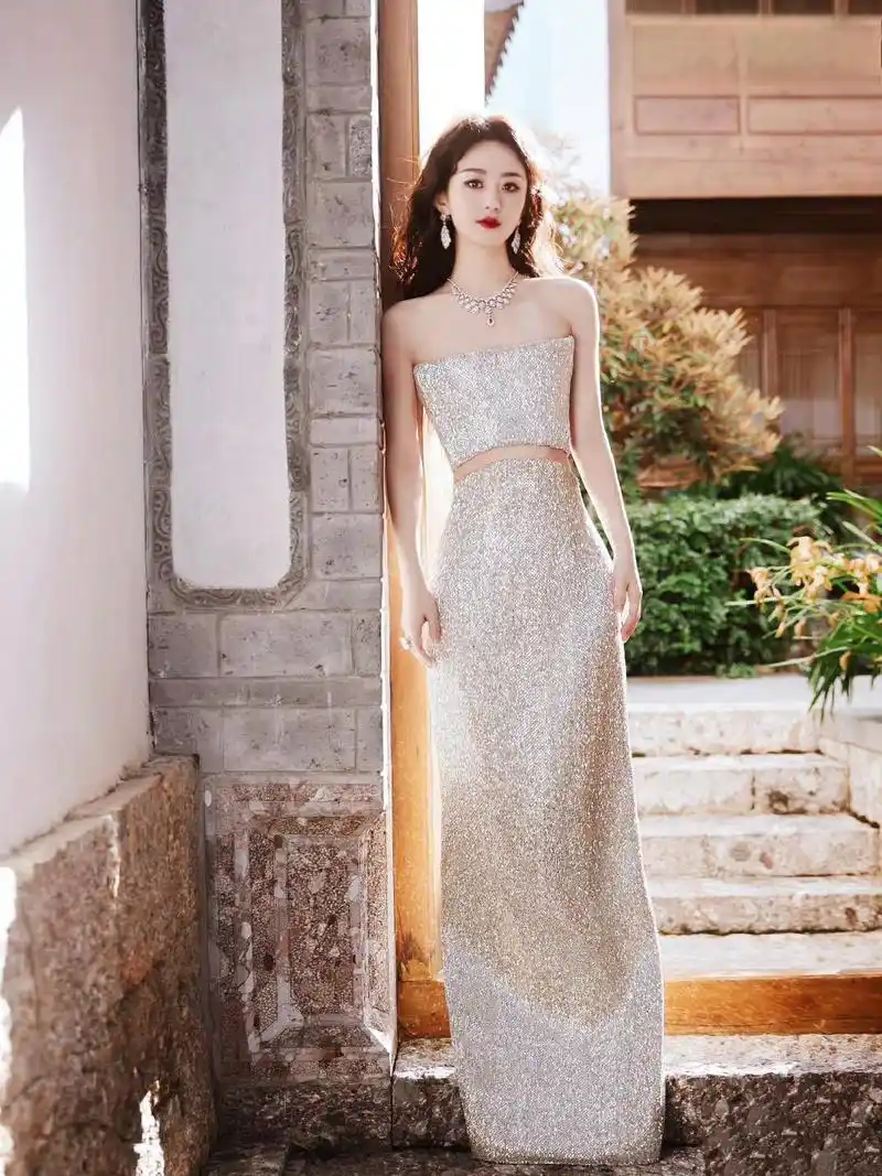 赵丽颖的15套高定礼服 赵丽颖今年已经穿了15套高定礼服,其中3张照片