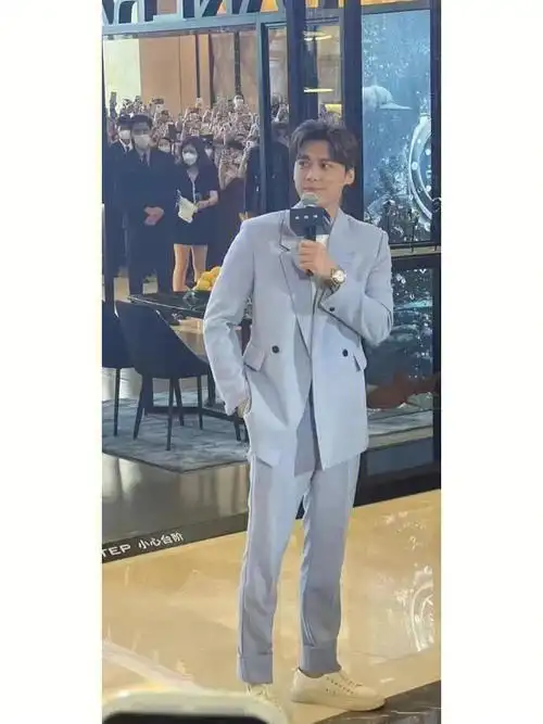 李易峰第一次来南宁出席代言活动