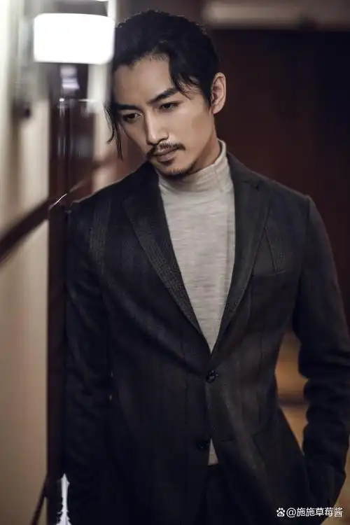 盘点那些留过胡子的男星,朱一龙略显沧桑,杨烁难以认出