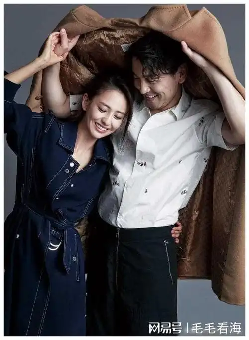 雷佳音因佟丽娅上热搜妻子晒照反击婚姻的分寸感真的很重要