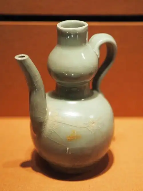 [南宋] 龙泉窑执壶 湖南省博物馆藏