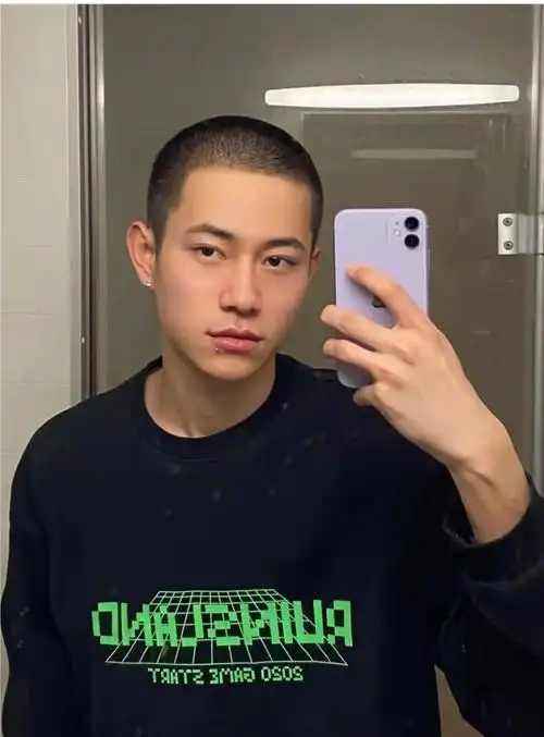 今夏最火男士发型有哪些寸头分头精神时尚潮流染发很吸引眼球