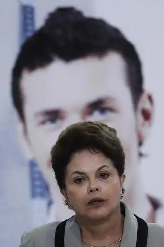 来自明尼苏达州的美国共和党总统候选人巴赫曼和泰国新当选的首位女