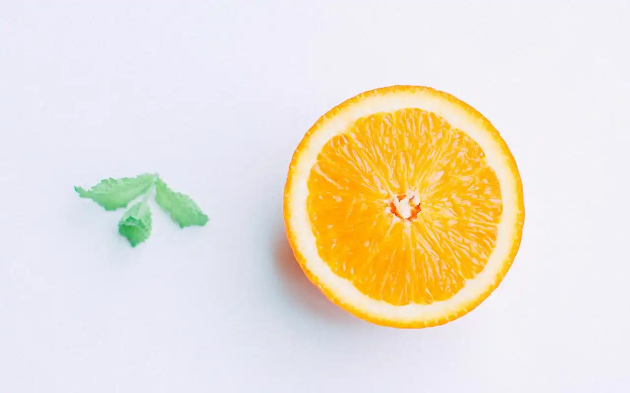 简约小清静物唯美意境图片桌面壁纸,有一种淡雅的白色色彩,带有清新的