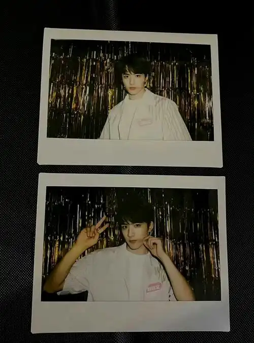 刘耀文晒最新拍立得随拍 熟悉的比耶709915自拍哈哈哈!