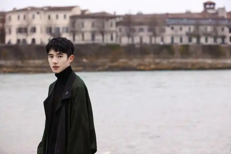 明星 壁纸 刘昊然