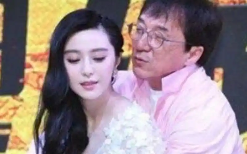 鲁豫问洪金宝:范冰冰是你的情人吗?他脱口说出2个字,全场哗然