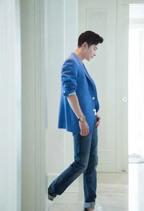 穿西服不用太严肃,学罗晋的混搭穿法,男人味少年感一把抓_西装