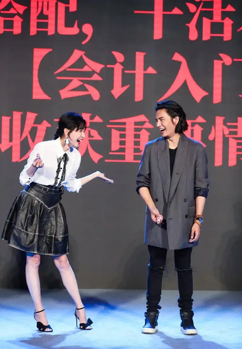 组图:陈坤万茜"捆钱cp"高甜撒糖 默契互动乐开花