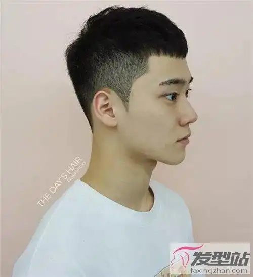 男生两边铲发型真的太帅了,今年试试这几款,简单潮流更有范,两边铲