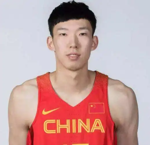 cba明星球员周琦的个人基本信息