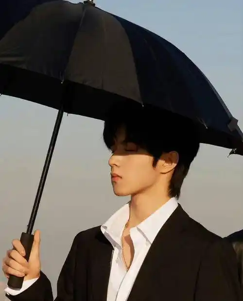 从刘耀文给宋亚轩送出的祝福里可以看出,刘耀文是懂宋亚轩的_友谊_好