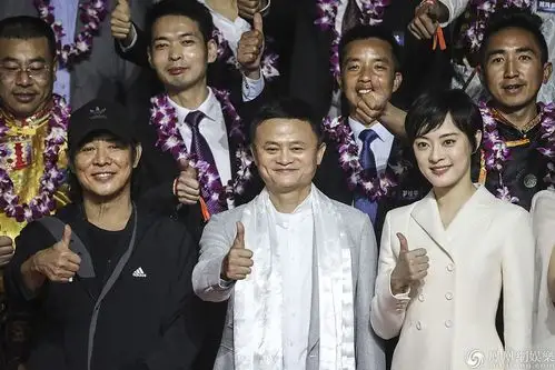 马云站c位亮相乡村教师公益活动 李连杰孙俪助阵