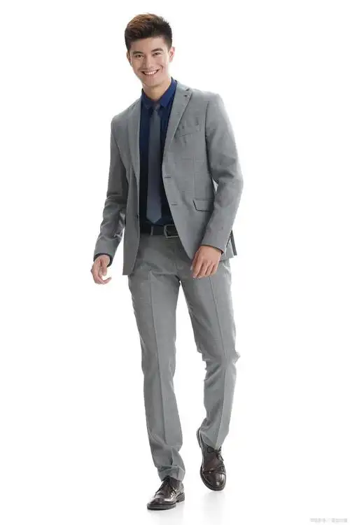 衬衫配西装衬衫配西装是最为经典的男士正装款式之一.