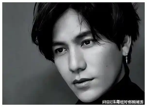 陈坤的儿子已成年,长得越来越远母亲,像谁可以认得出吗?