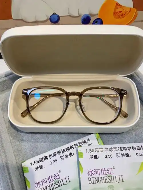 眼镜初体验上脸舍不得摘下来近视眼镜