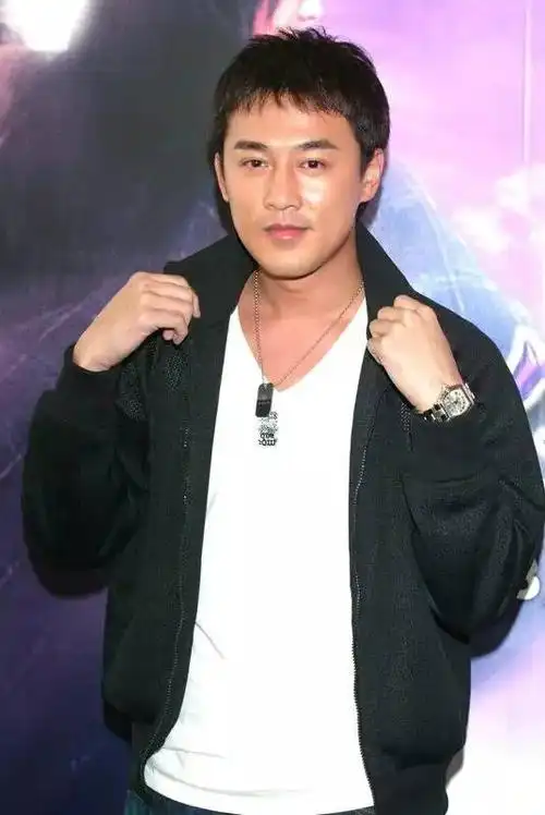 那些年经典重温!盘点香港男歌手初出道青涩照!