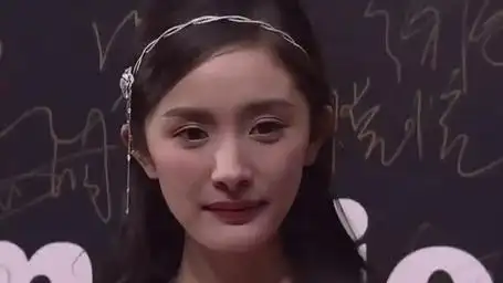 杨幂无滤镜怼脸大片曝光,真实状态引热议