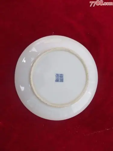 七十年代底款景德镇制青花瓷花卉缠枝莲装饰盘子(完美品相)