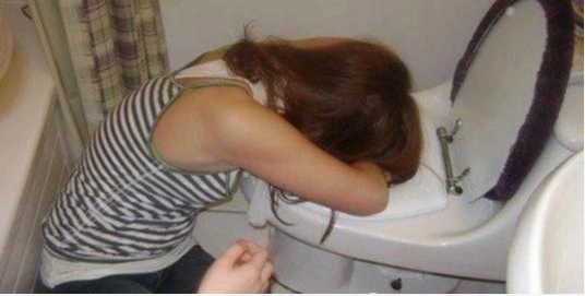 往后出去游览千万不要喝酒,第三个佳人下场很危险