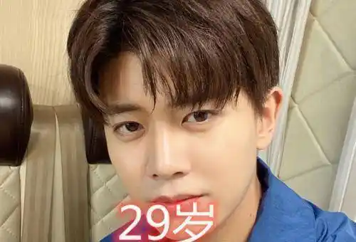 任嘉伦29岁当爸,冯绍峰41岁当爸,而他54岁才有的孩子!_年龄_时候_年纪