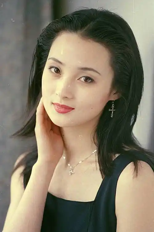 直到看了蒋勤勤九十年代的旧照,我信了她是纯元皇后?