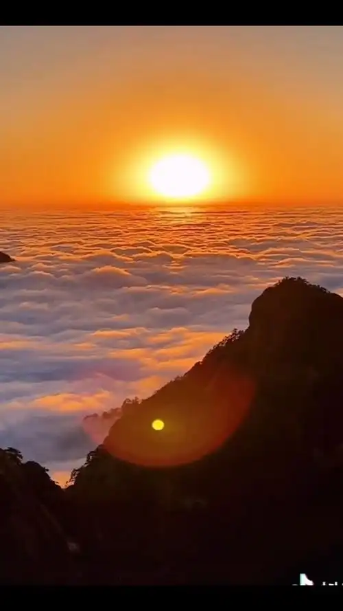 黄山日出东方催人醒!