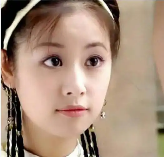 林心如23岁旧照,那时真心嫩且萌,小虎牙和酒窝特别可爱