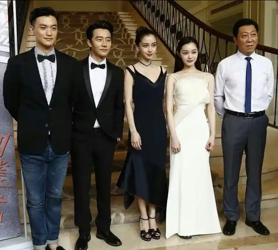 宋轶谎报身高了吧,还没有162的杨颖高,宋轶官方身高168,杨颖在跑男中