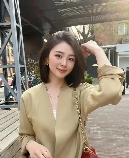 最新直发发型(今秋最好看的发型直发清爽减龄)-万思特网