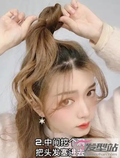 头顶爱心小啾啾怎么扎头上扎一个桃心发型教程图解