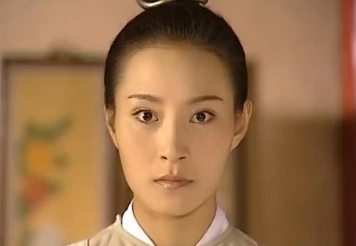 穿越剧鼻祖《穿越时空的爱恋》中:现代女警楚楚穿越到了明朝,短暂失忆