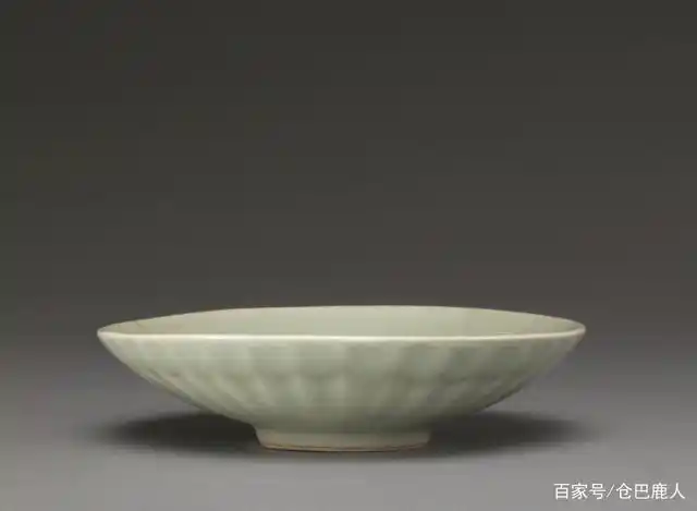 仿龙泉窑青瓷双耳三足炉 摄影 | 李冉@仓巴鹿人