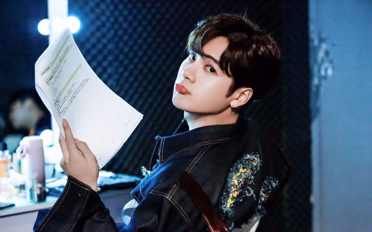 王嘉尔获某月榜亚军,永远在创作,做有态度的音乐人