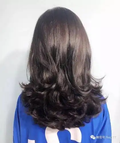 "半头卷"烫发,减龄烫发首选