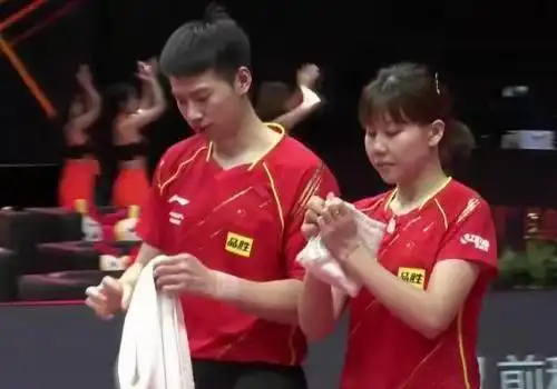 42双削组合继续爆冷战胜周雨陈幸同夺得直通赛混双冠军