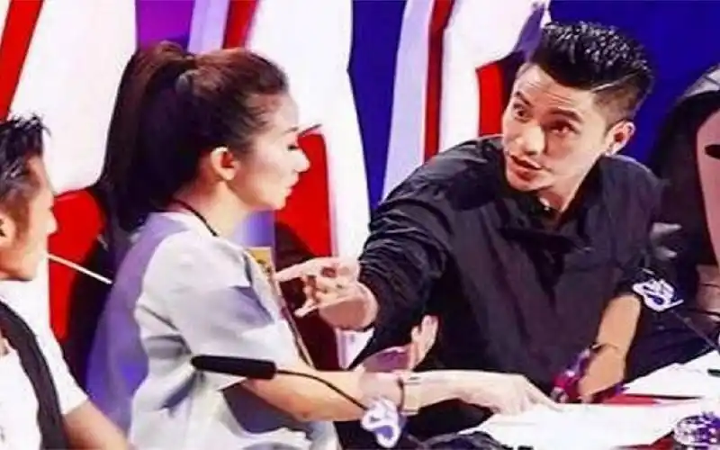 明星发飙有多可怕:陈坤当众向谢霆锋扔耳机,乐嘉节目现场耍酒疯