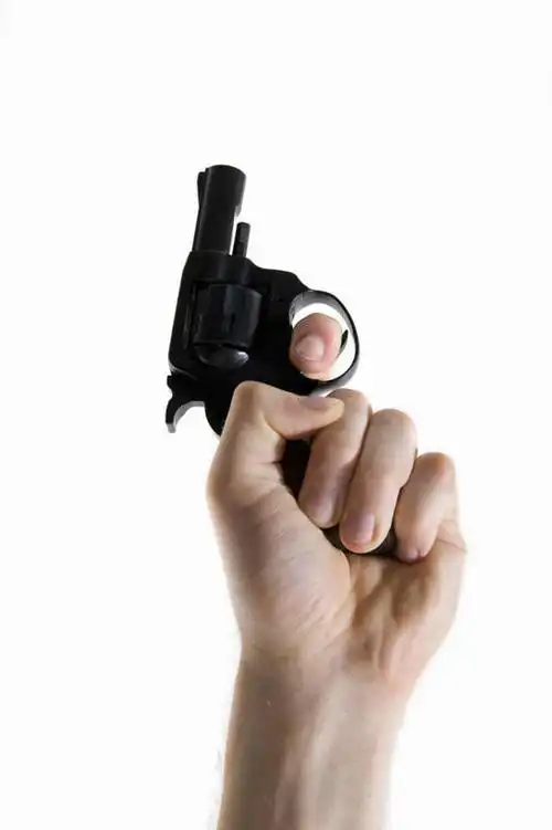 西方人,手,一个人,举,竖图,室内,特写,白天,白色背景,正面,比赛,欧洲