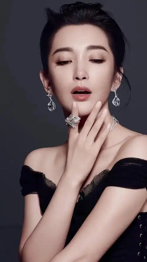 美女欣赏影视明星瓜子脸庞还是可以呀