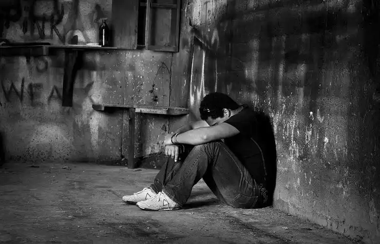 孤独一个人伤感照片,高清图片-壁纸族