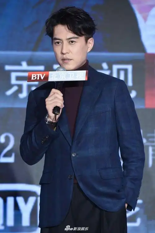 组图:《精英律师》发布会楼春cp再重聚 王鸥曝靳东私下一面