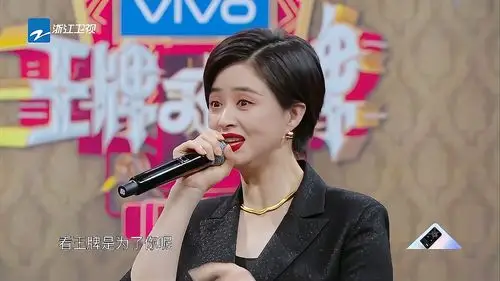 王牌:蒋欣太敢问了!面对问题众人一脸吃惊,花花该如何接招?