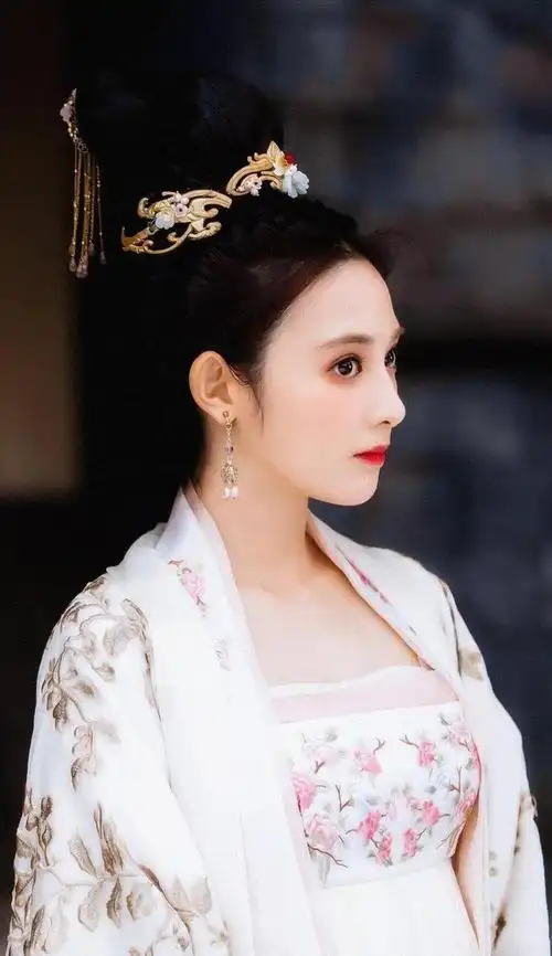 美女壁纸,彭小苒真是一位多才多艺的美女啊