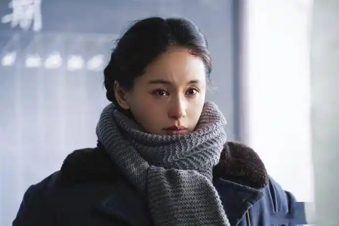 王子文晒《三体》叶文洁剧照:麻花辫造型 楚楚动人_好评_电视剧_方面